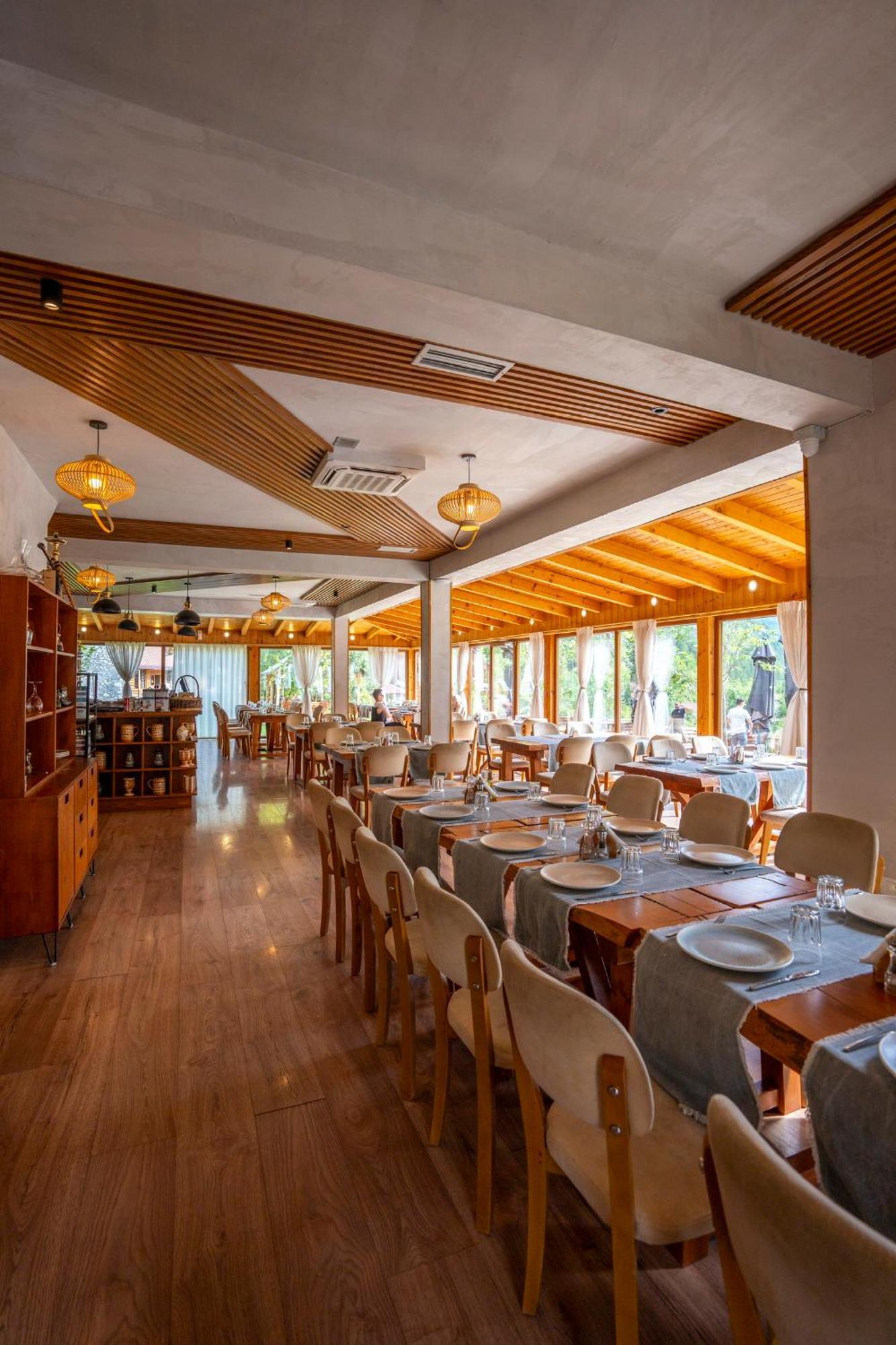 Hotel Restaurant Alpet 4*